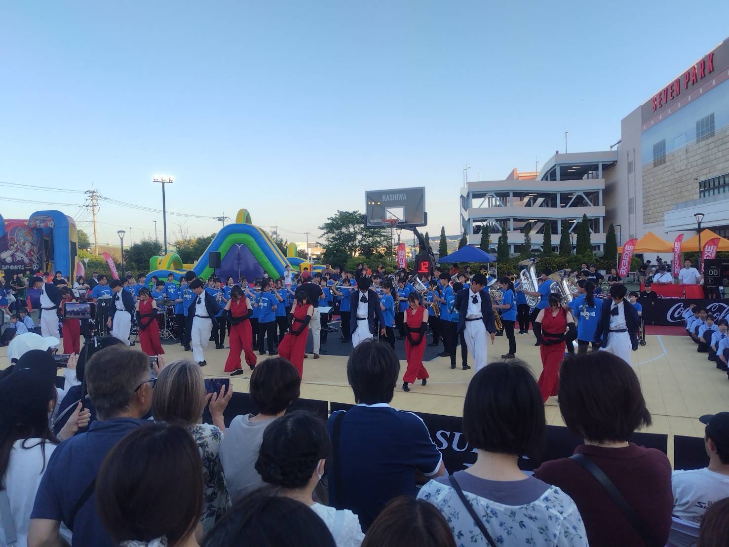 アリオ柏にて楽器体験会と演奏を行いました！